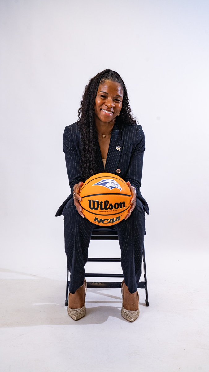 Soaking it in. 🦅

#ORUWBB | #GoldenStandard