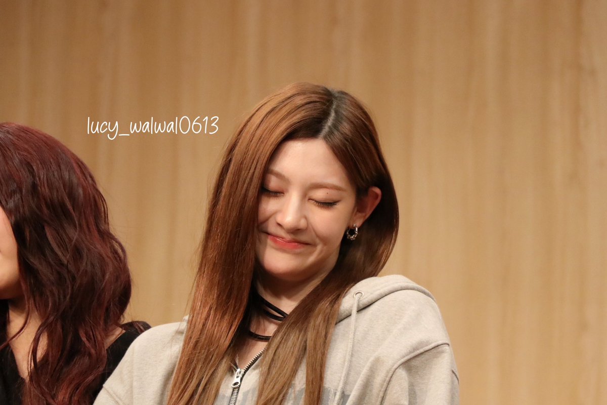 250328 사운드웨이브 대면
팬좋아 복뚱이🍑
#스테이씨 #stayc #세은 #seeun #만우절
#AprilFoolDay