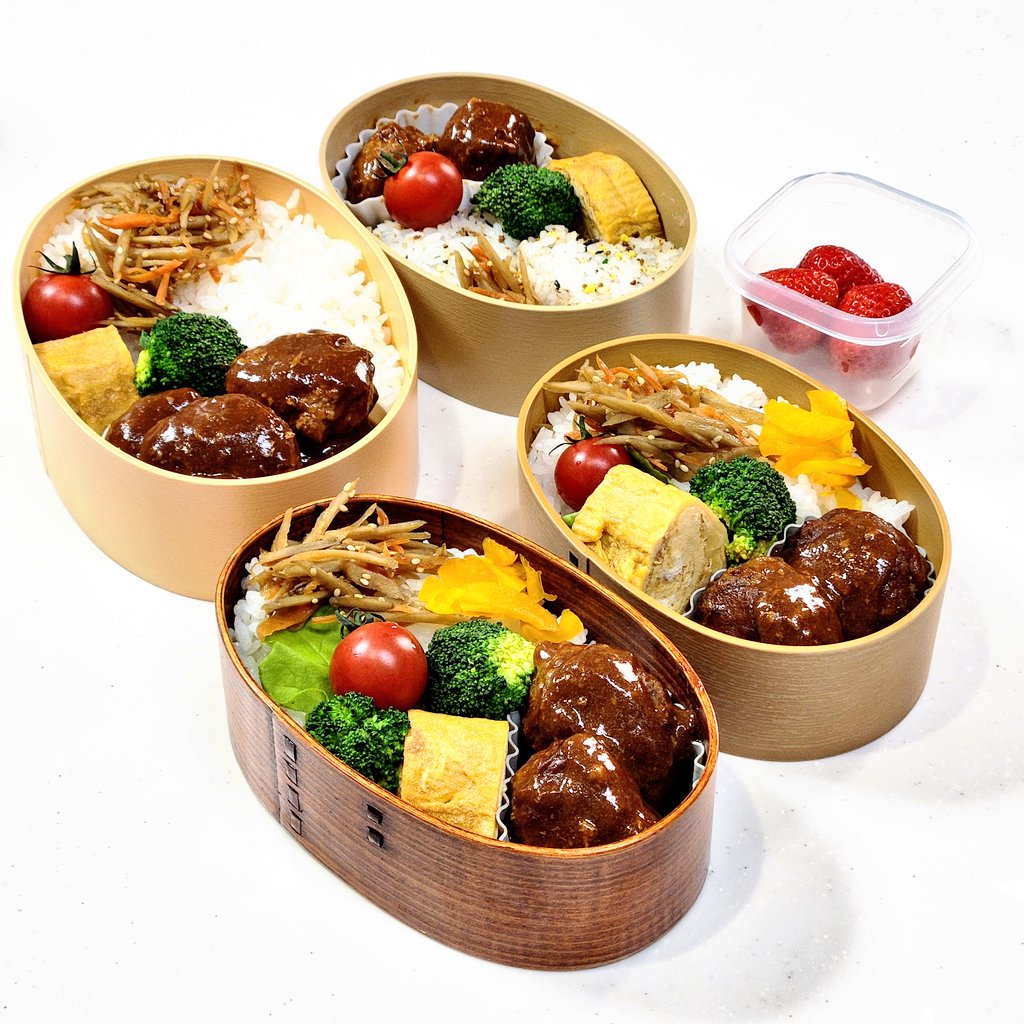 WorryForDinner's tweet image. 新学期です✨
おはようございます
🍱デミグラス煮込みハンバーグ
子供たちは高2と小2に進級🏫
楽しい1年になってほしいな😊
#お弁当記録 #旦那弁当
#高校生弁当 #学童弁当