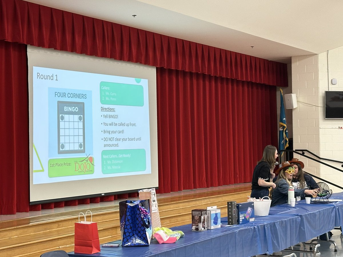 Art show and bingo night tonight!!!   The talent of the Ss is #AHE-mazing, and Mr. Carr sure knows how to bring it out of them!  <a href="/AHE_Principal/">Jill Osmerg</a> <a href="/FultonCoSchools/">FultonCountySchools</a> <a href="/RebeccaSWms/">Rebecca Williams</a>