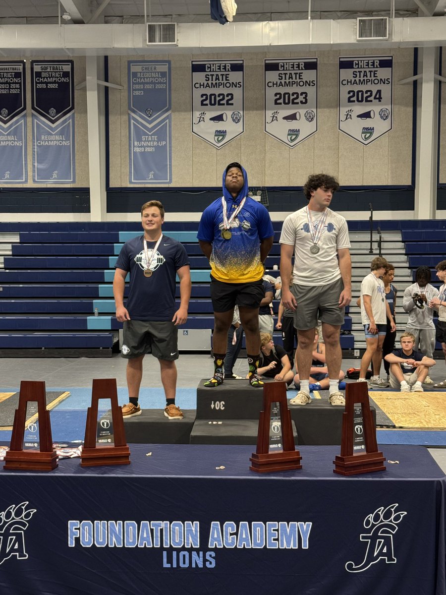 kylerpriester9's tweet photo. districts last week 1st in Olympic and traditional
@TFA_Strength 
@Royals__FB 
@JeffConawayTFA 
snatch-215
clean &amp; jerk - 275
bench - 270 https://t.co/I5XCPjIWjV