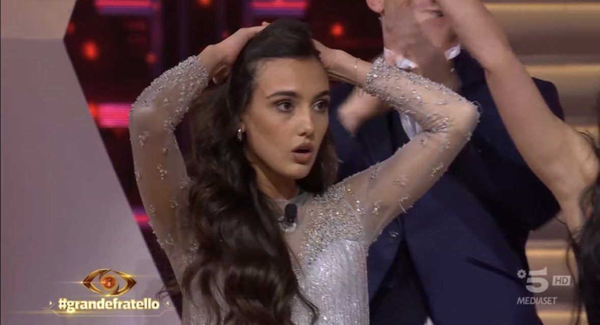 voidcriis's tweet image. SULLA MIA TOMBA 
#grandefratello