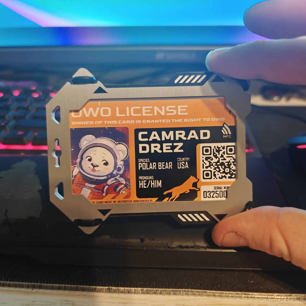 Camrad_Bear's tweet image. @AwruffGear Woah, When I saw these online they looked cool but seeing them in person is even better! Thank you for Making cool futuristic themed products with nfc tech!