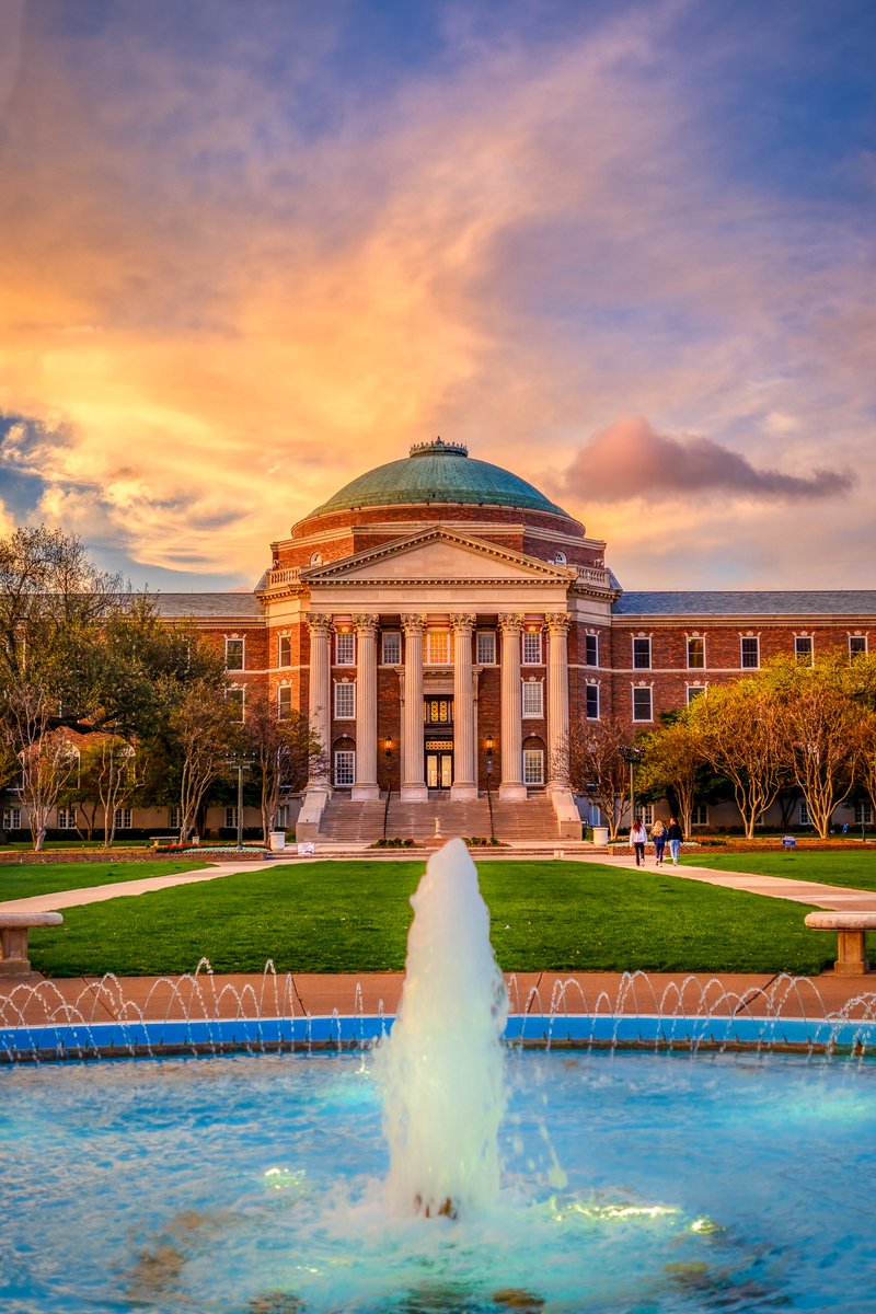 The nice thing about the weather in Dallas lately is that we are getting some beautiful light right before and after our sunsets.
#PonyUpDallas #SMU #goldenhour