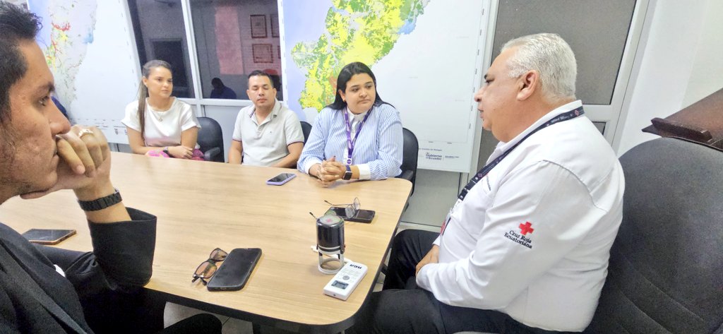 #PorUnEcuadorConSalud | Coordinadora <a href="/DraAuraLopez/">Aura López</a> y equipo de <a href="/Salud_CZ4/">Coordinación Zonal 4 🇪🇨</a> participan de reunió con <a href="/CruzRojaManabi/">Cruz Roja Manabí</a> con el objetivo de articular acciones para mejorar la movilización de los equipos de trabajo en territorio. 
#ElNuevoEcuador