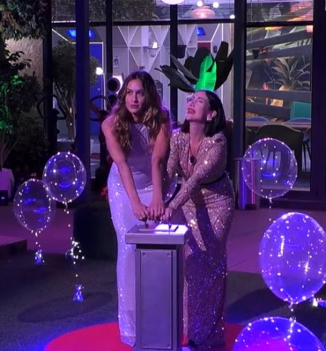 ciaosonogemelli's tweet photo. sto piangendo,mi mancherà tutto💘😭😭😭 #helevier #heleners #morline #grandefratello https://t.co/hBMHToxePy