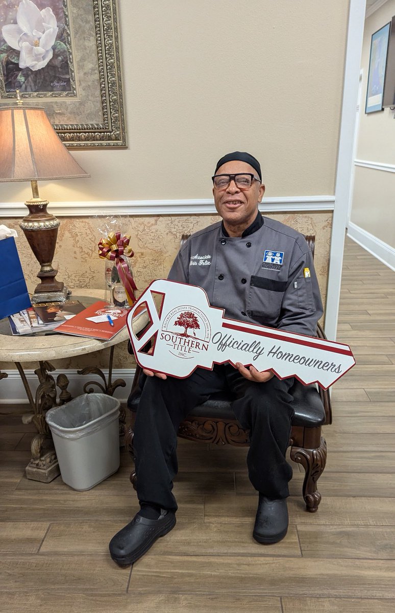 SouthernTitle's tweet photo. Congrats on your first home purchase, Mr. Felix! 🥳🍾 Thank you for letting us be part of this special day! 🏡 https://t.co/yl2628ns7U