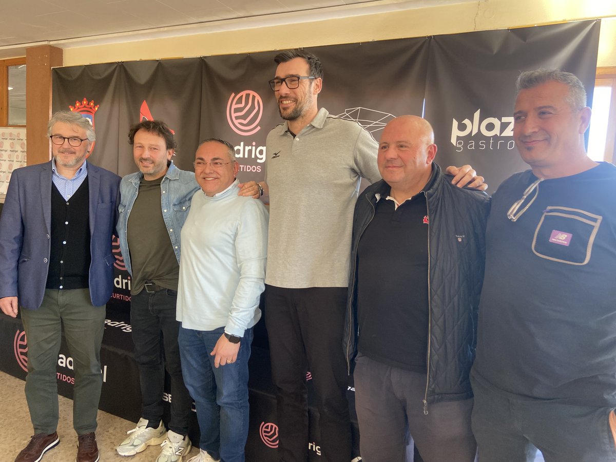 ElRecord's tweet photo. LA NOTICIA DE LA SEMANA:
¡QUÉ BOMBAZO: GEDEÓN, NUEVO TÉCNICO DEL ELDA CEE PARA LA 25-26!
https://t.co/RblY8hSKqD
#balonmano #handball #gedeon @GedeonGuardiola @CbmEldaCEE #eldense #deportes https://t.co/G7mYkLnbQR
