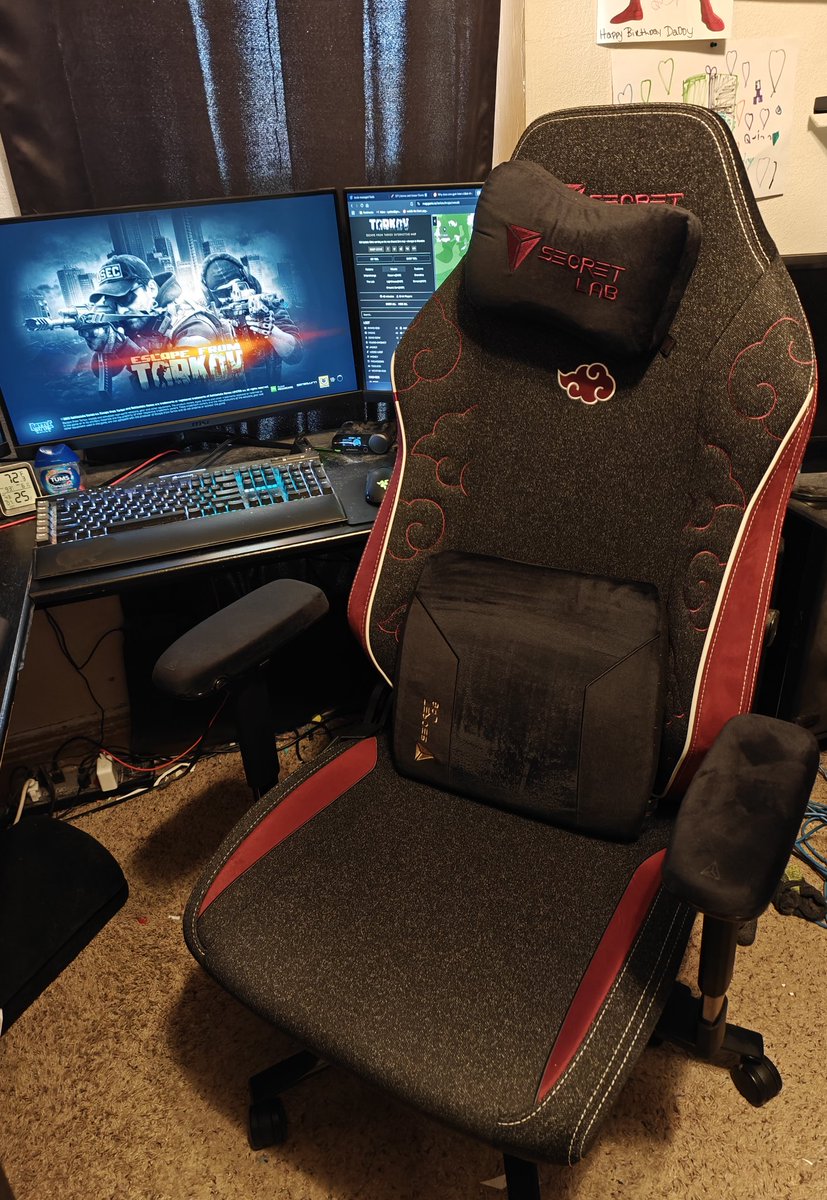 Zyahko's tweet photo. Loving my new #secretlab chair. Super comfy @secretlabchairs https://t.co/Gs3DviSKbV