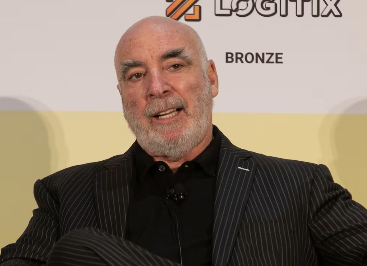 Lee Zeidman, the first employee at <a href="/cryptocomarena/">Crypto.com Arena</a> and <a href="/LALIVE/">L.A. LIVE</a>, is retiring after a remarkable 45-year career: shorturl.at/dJl23