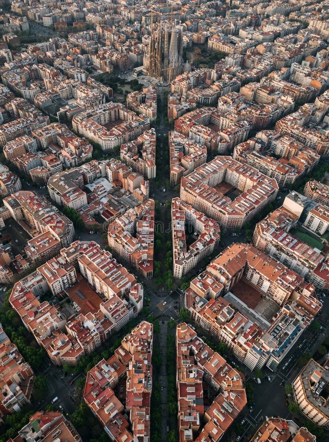 Bird's eye view of Barcelona. Tell me this wasn't intentionally laid out like a circuit board.