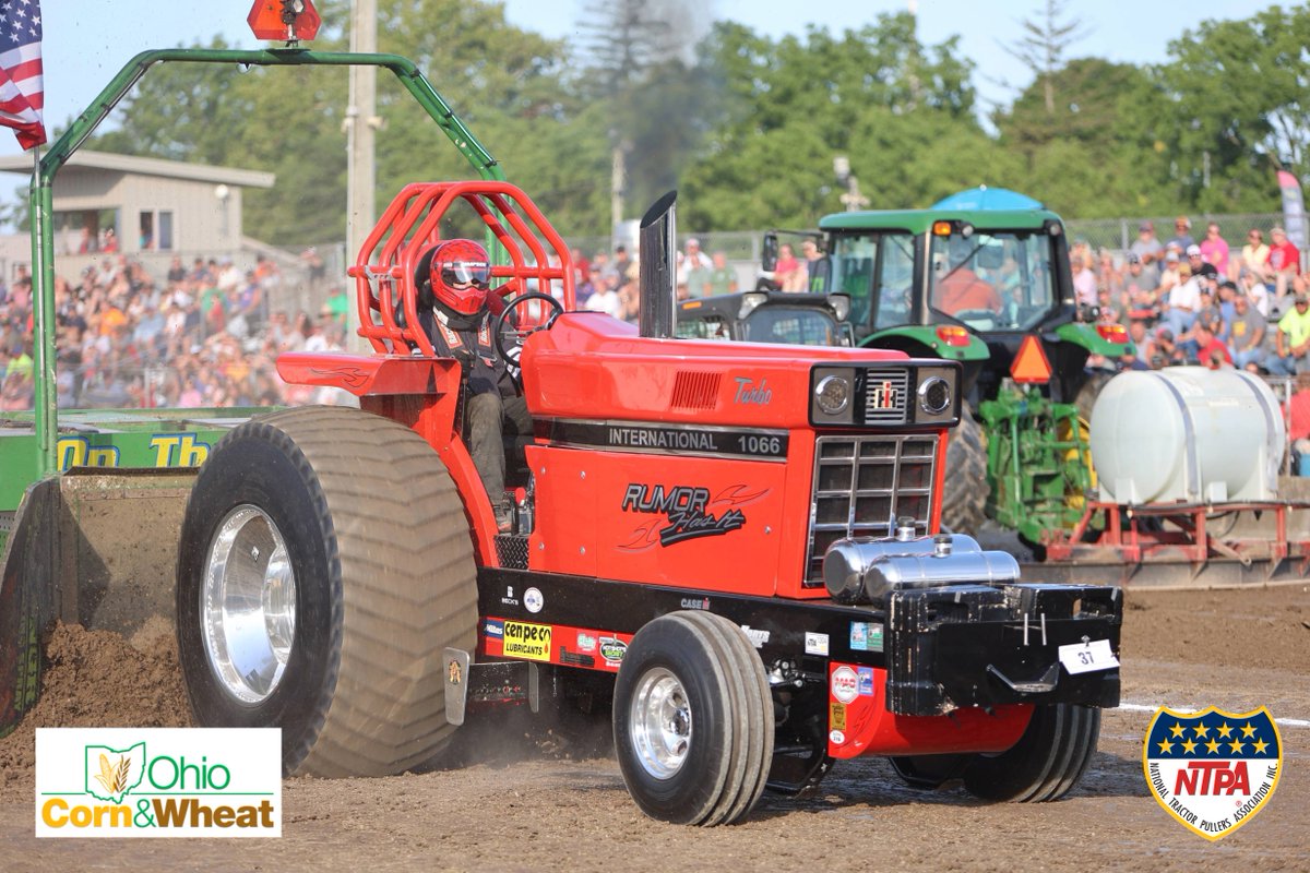 Rumor has it ... this tractor has power!! 💪 🔥 👀
#rumorhasit #lightprostock #power