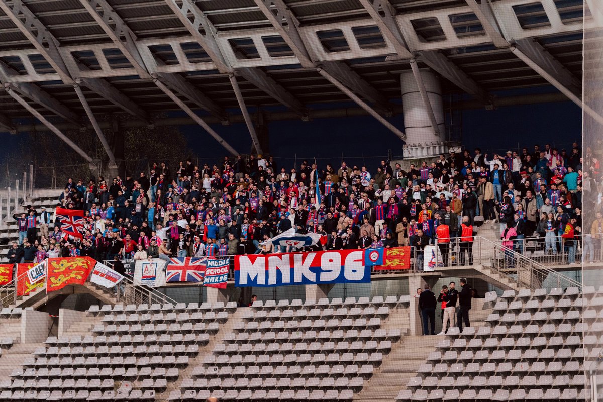 SMCaen's tweet photo. Un lundi soir à 20h45, 𝗺𝗲𝗿𝗰𝗶 ❤️💙 

#SMCaen #TeamSMC #PFCSMC https://t.co/aEtBzDKGSo