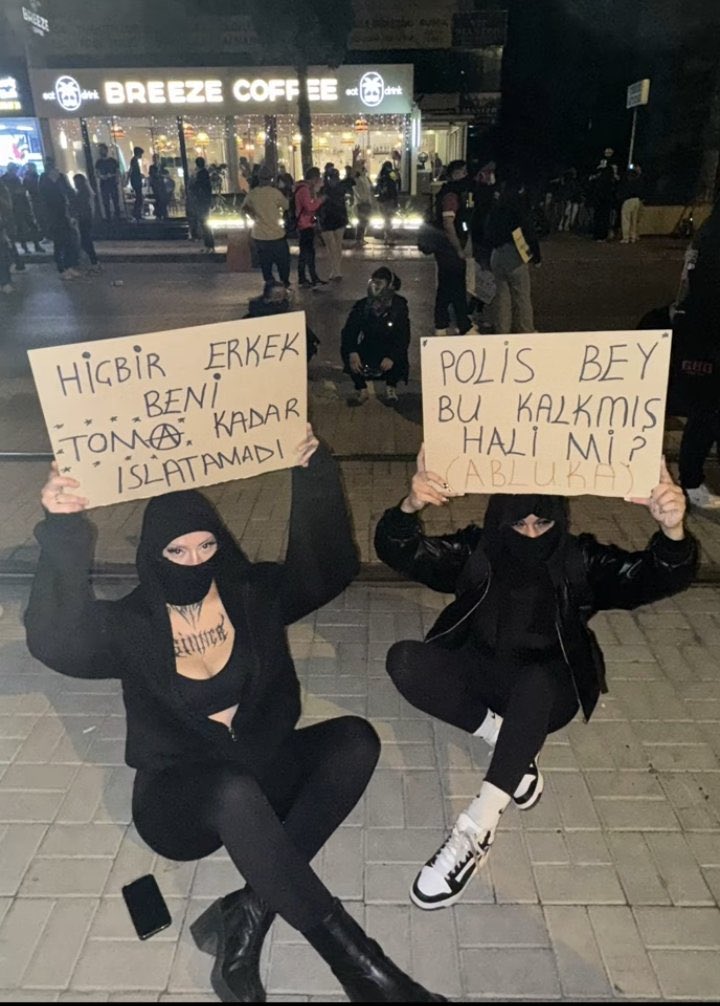 or*spular eylemlere katılmasa olur mu? Hayat kadınları demiyorum bak onlar katılabilir