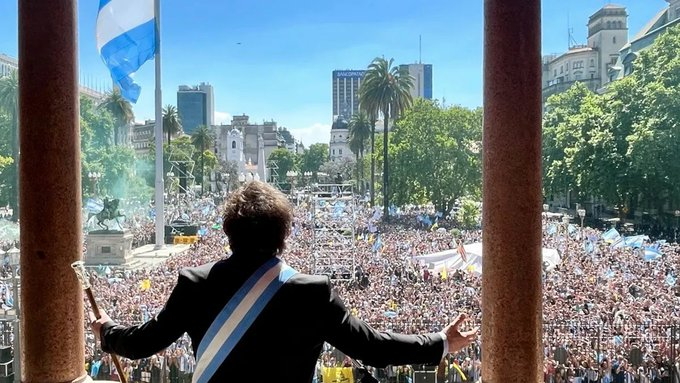ElTrumpista's tweet photo. Entienden que Milei SACÓ de la pobreza a 10 millones de personas en 1 año?

Y no solo eso, también DESTRUYÓ la inflación. El mejor presidente de la historia.

 #MileiBajoLaPobreza https://t.co/63G3YA86n5