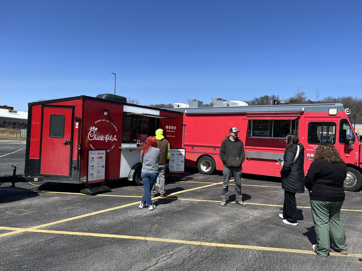 Always a great day when these guys are in town!

#Decorah #Chickfila