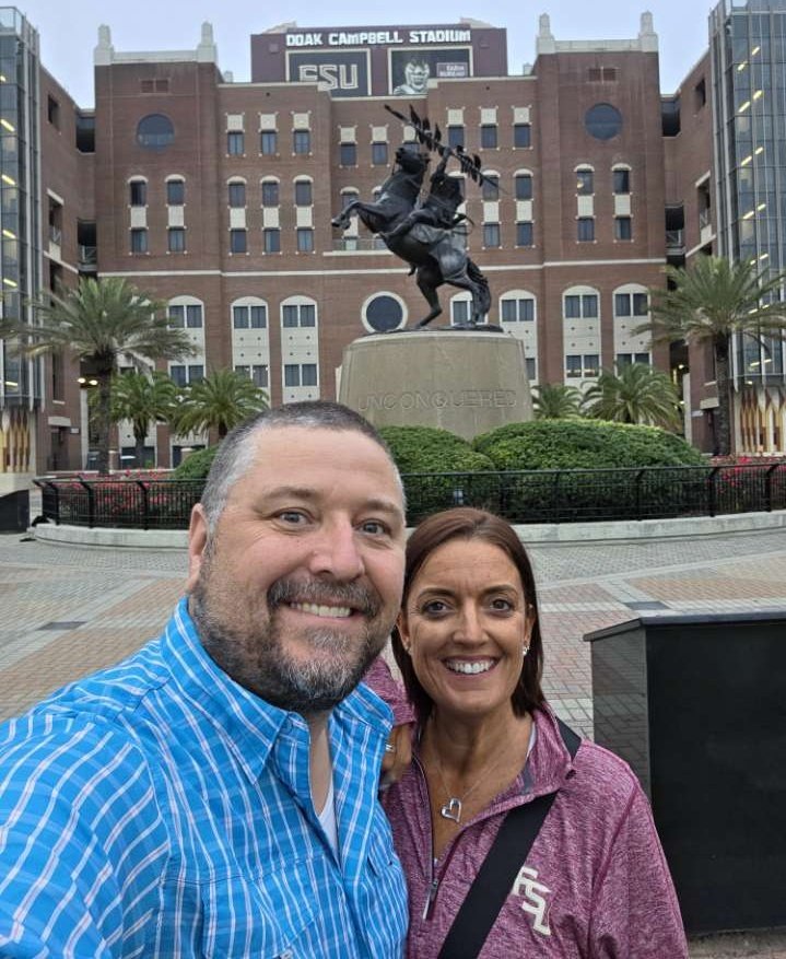 Our oldest took her first college tour at my alma mater <a href="/Seminoles/">FSU Seminoles</a>. She was excited <a href="/CocaCola/">Coca-Cola</a> machines throughout campus. #score 
Question for our next <a href="/UF/">FLORIDA</a> <a href="/CocaCola/">Coca-Cola</a> or <a href="/pepsi/">Pepsi</a> this will determine her commitment level 😂
<a href="/TheLeisureProf/">Professor Leisure🍍</a>