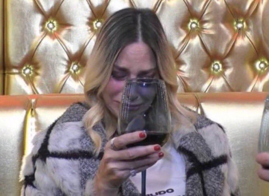 barbarevasioni's tweet image. Tutti in salotto, grazie 

Buona Finale al #TwitterReality che resta la parte più divertente del circo #GrandeFratello