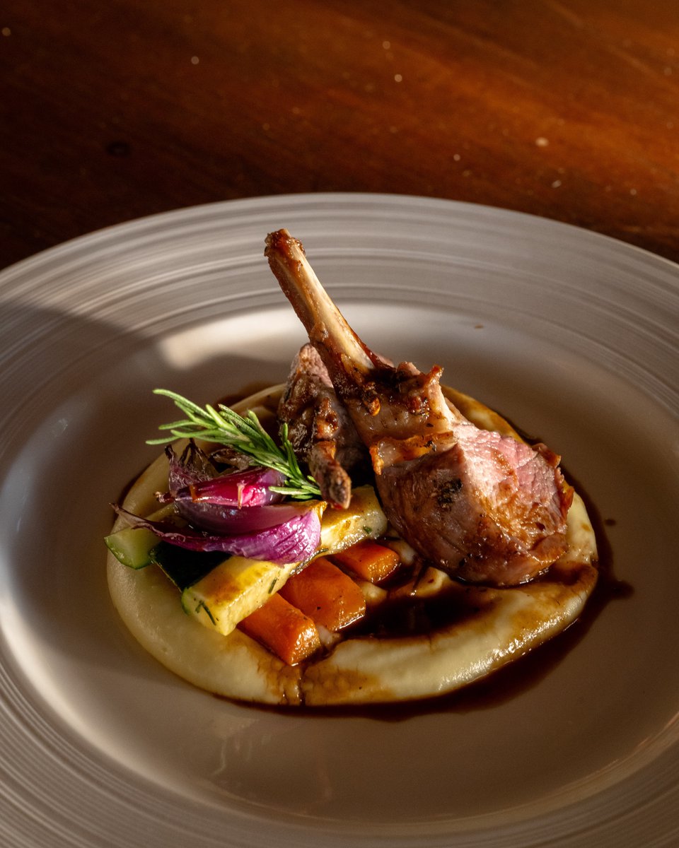 Our chefs at Wakaya Island transform every meal into a masterpiece, blending fresh, local ingredients with culinary artistry. Each dish is a reflection of the island's vibrant flavors and impeccable craftsmanship.