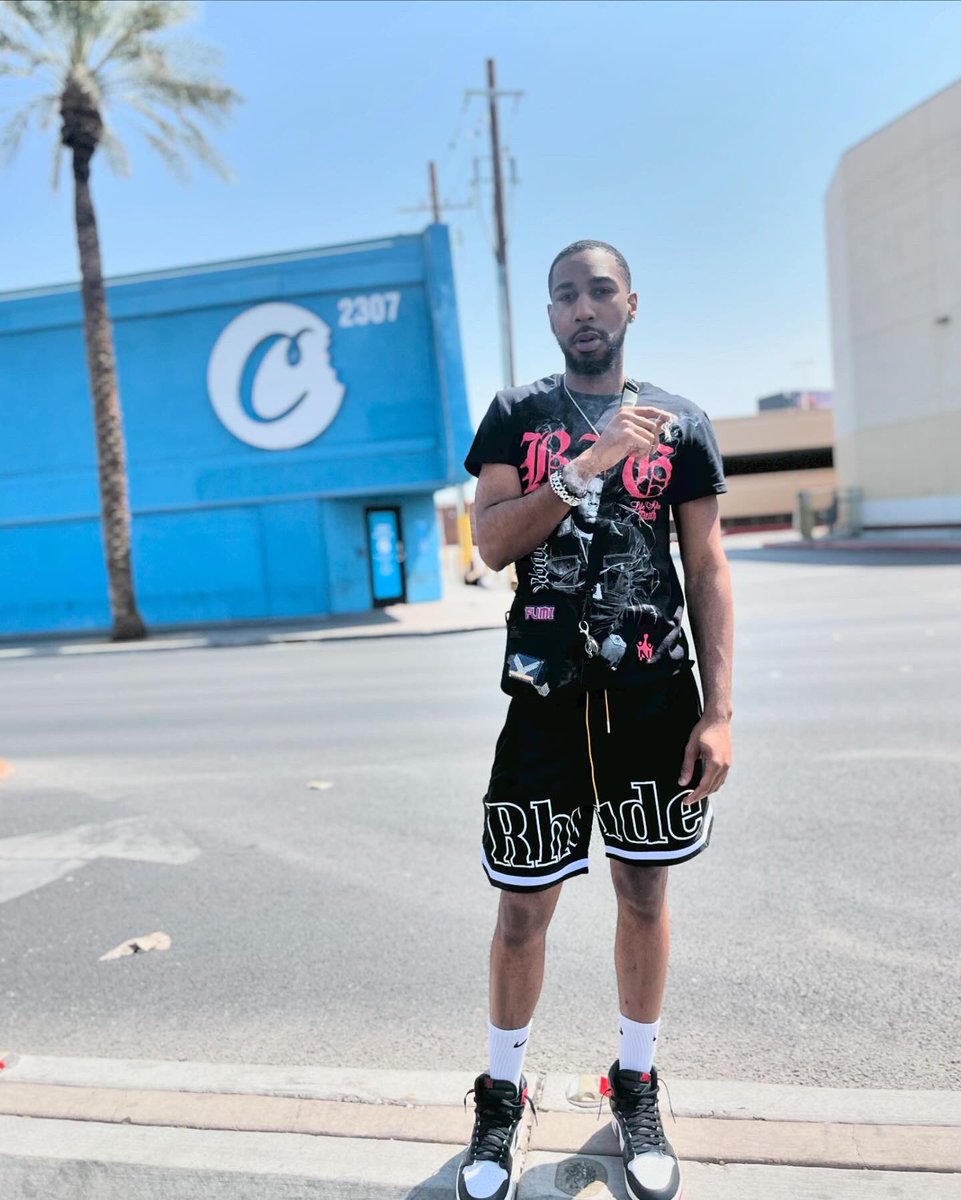 Dame_Dexter's tweet photo. Wassup Vegas #vegas #firsttime #schyeah https://t.co/mIqCB6I5pP