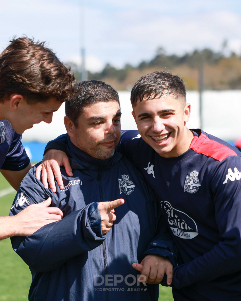 Algunhas fotos da sorpresa do #Dépor ao #DéporGenuine 🤍💙