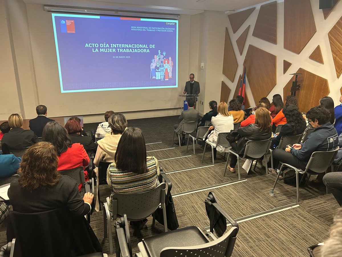 🟣 #HOY En Acto por el Día Internacional de la Mujer Trabajadora que cierra 
 el Mes de la Mujer♀️ @MintrabChiley su Mesa Ministerial de Participación Ciudadana  reconoció a la  pdta de <a href="/fenassap/">FENASSAP</a> Gloria Flores <a href="/gloflowers/">gloria flores</a> en categoría "Incidencia en políticas públicas" 👏👏👏