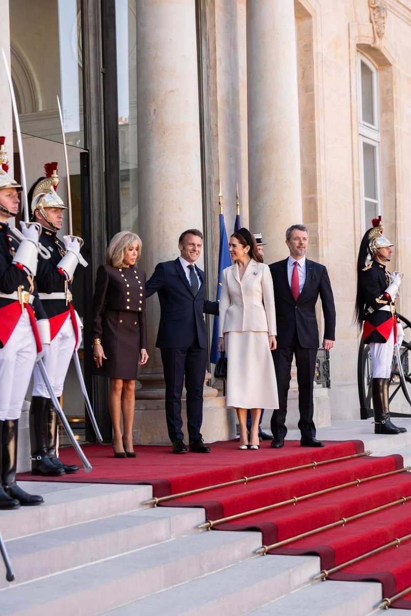 Le roi Frederik X et la reine Mary de Danemark sont arrivés en France ce 31 mars pour une visite d’État de trois jours. Ils ont été accueillis par le président Macron et son épouse pour les cérémonies officielles aux Invalides et à l’Élysée. 

Photos (c) kongehuset &amp; <a href="/DanishMFA/">Denmark MFA 🇩🇰</a>