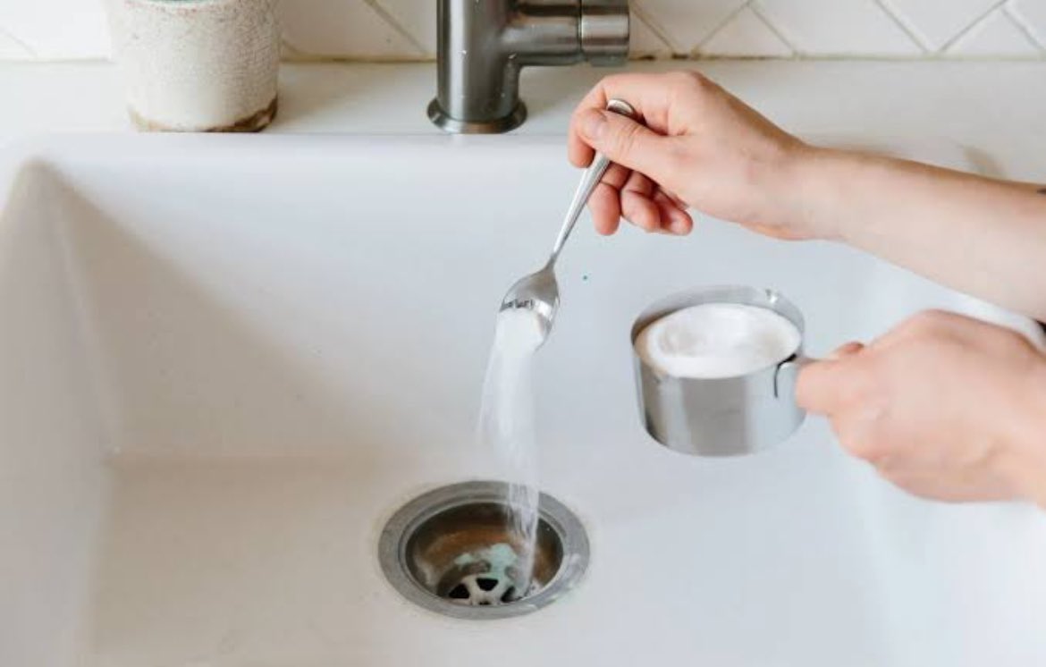 ACPlumbing4u's tweet image. Smelly drain? Pour baking soda &amp;amp; vinegar, then flush with hot water. Fresh pipes, no chemicals! #HomeFix #PlumbingTips #plumbercarlsbad #local #plumber #sandiego #carlsbad