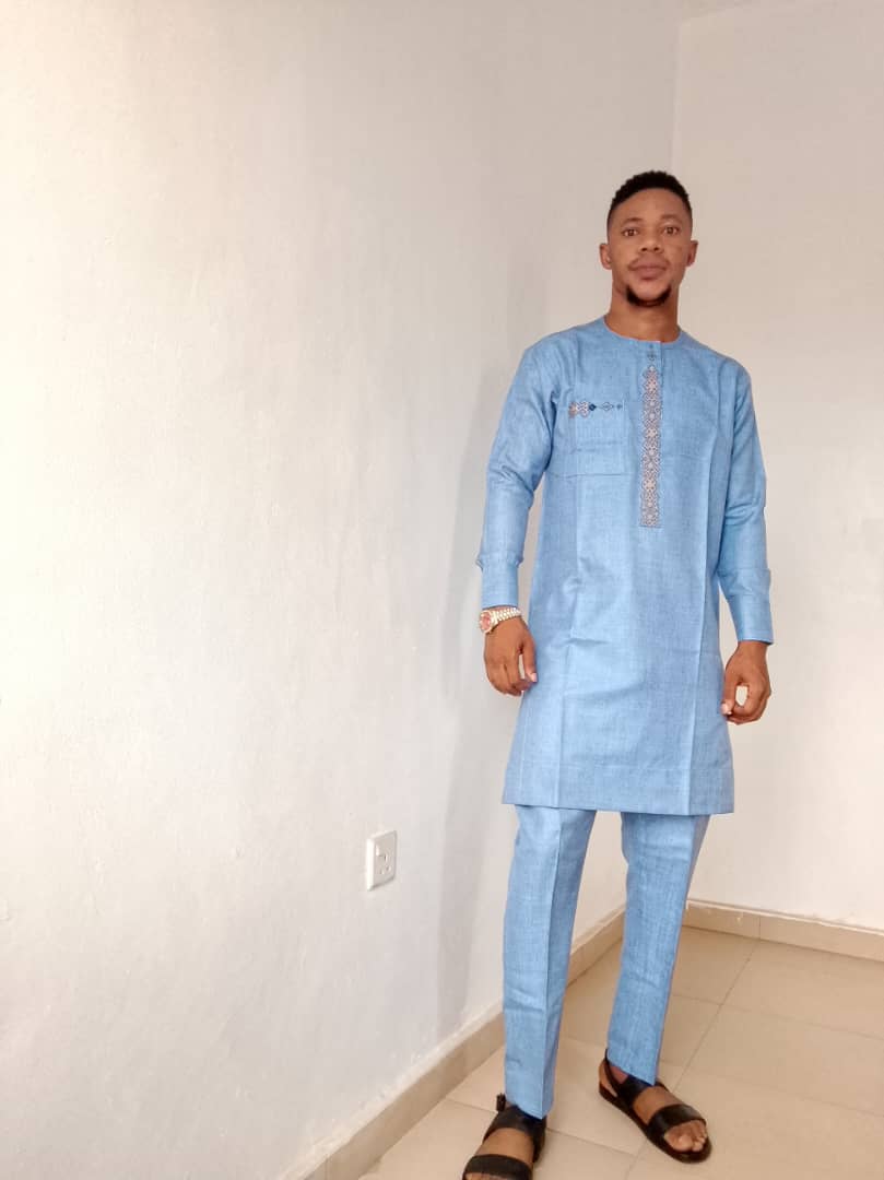 juwon_jayfive's tweet photo. Wedding guest ready for the life of the party, kaftan by yours truly @JUWONDTAILOR https://t.co/PGEogpDUFC