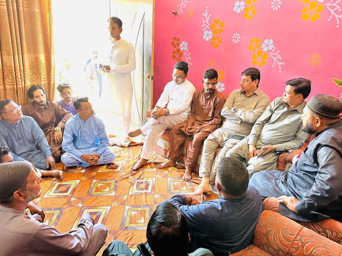 SyedAminulHaque's tweet photo. Eid Mubarak! After namaz, I visited Orangi Town to spend time with the families of MQM-PK’s missing persons, shuhadas &amp; jailed members like Shakeel Banarsi &amp; Sheikh Kaleem. 

Reassured them that they aren’t alone - we stand with them &amp; deeply appreciate their support for MQM. https://t.co/6HevPyaunF