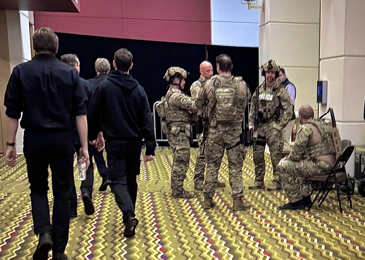 JonathanMoon's tweet image. I can add the one and only @elonmusk to my resume of live events I’ve worked. I was responsible for live-streaming and records for his town hall meeting in Wisconsin

@MoonMediaTV #MoonMedia #ElonMusk