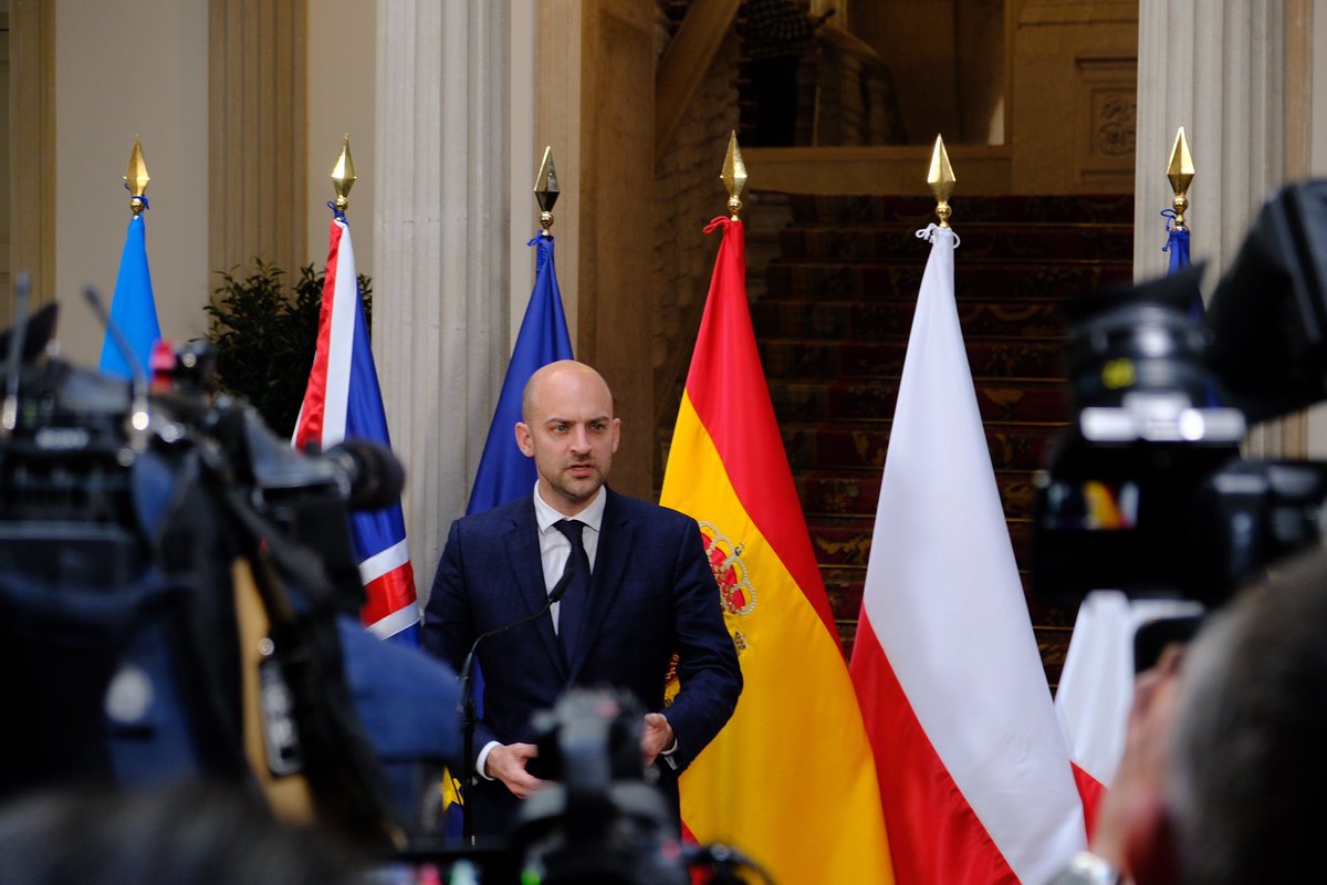 Je souhaite vivement que les États-Unis puissent réexaminer leur decision d'appliquer mercredi des droits de douanes réciproques. Je l'ai dit aujourd'hui à Madrid.

Voici pourquoi. 👇

1/4