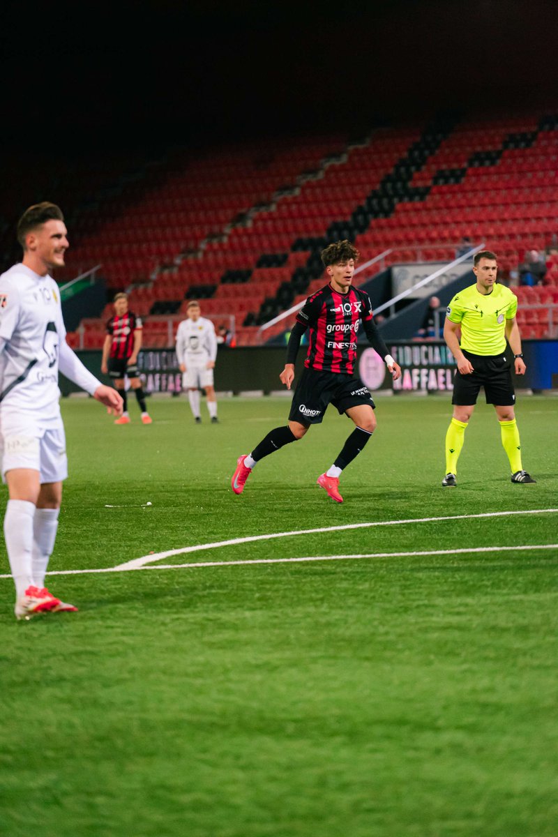 XamaxFCS's tweet photo. 𝟵𝟯𝗲̀𝗺𝗲 𝗺𝗶𝗻𝘂𝘁𝗲, 𝗔𝗭𝗘𝗠𝗜𝗜𝗜𝗜𝗜𝗜𝗜 ☄️😱🔴⚫

#SangRougeNoir️ https://t.co/lifduZ7Fq3
