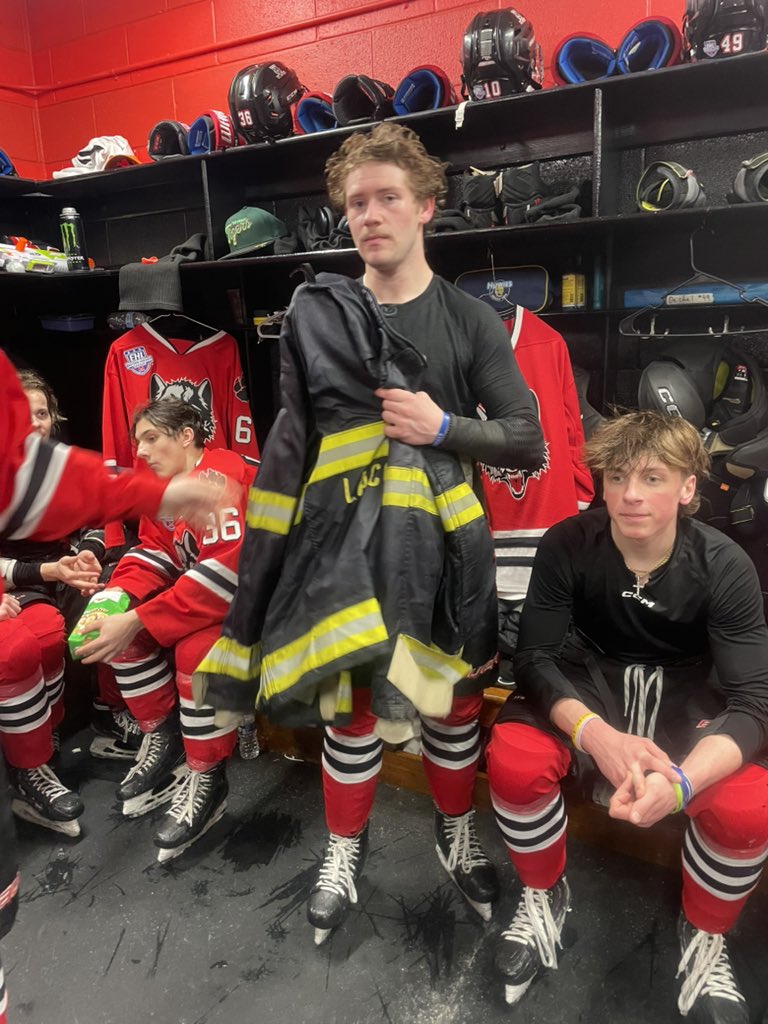 newenglandwolv1's tweet photo. North Division playoff champions.  Cam Plumb earns the jacket.  Wolves win 6-3.  Headed to Plymouth State for Regionals! @EHLpremier https://t.co/NJBpj9n08b