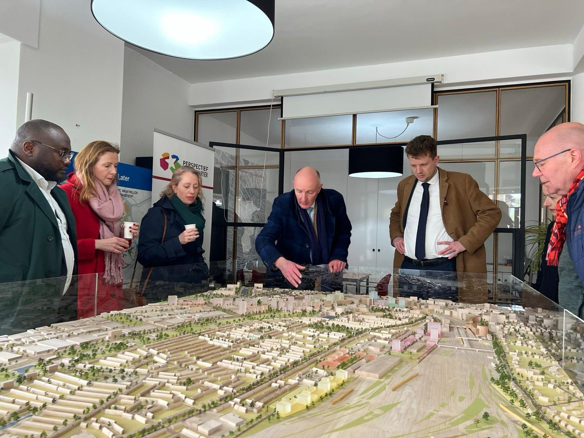 D66Amersfoort's tweet photo. 🚲🏗️ Mpanzu Bamenga bezocht Amersfoort! We spraken over mobiliteit &amp; woningbouw en bekeken plannen voor o.a. de Noordewierweg en de Nieuwe Stad #D66 #Amersfoort https://t.co/8tenEGwYGC