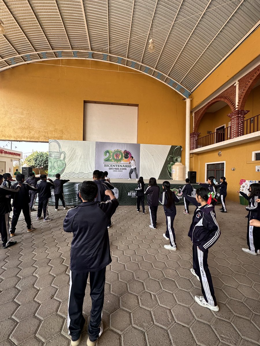 Xhunashi_Gpe's tweet photo. Gracias Santa María Atzompa por recibirnos rumbo a la CLASE NACIONAL DE BOX, rumbo al 6 de abril 🥊 #Prodeb #Oaxaca https://t.co/MAvze39aWM