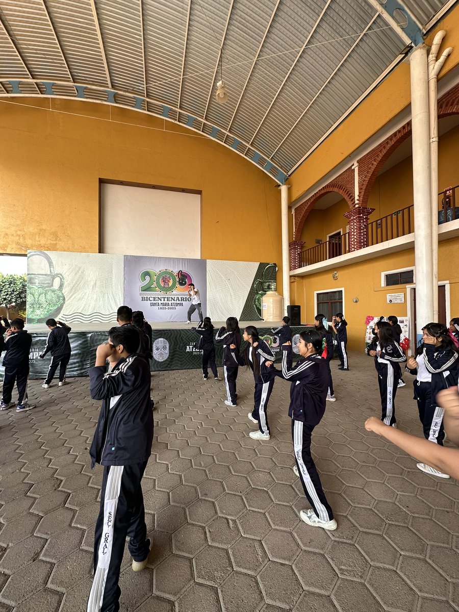 Xhunashi_Gpe's tweet photo. Gracias Santa María Atzompa por recibirnos rumbo a la CLASE NACIONAL DE BOX, rumbo al 6 de abril 🥊 #Prodeb #Oaxaca https://t.co/MAvze39aWM