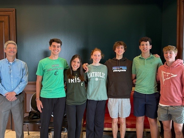 On 3/29, members of the <a href="/KnoxCatholic/">Knoxville Catholic☘️</a> golf team members Alexander Medlyn &amp; <a href="/grant_odom20/">Grant Odom</a>, who are also part of school's Interact Club, volunteered at the <a href="/honorair/">HonorAir Knoxville</a> breakfast.

<a href="/honorair/">HonorAir Knoxville</a> takes veterans from E. TN to D.C. to visit the memorials built to honor their sacrifice.