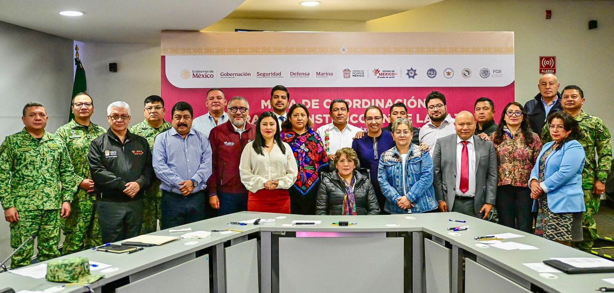 _MarthaGuerrero's tweet photo. Hoy se llevó a cabo la Mesa de Coordinación para la Construcción de La Paz en el C5 de Ecatepec, liderada por nuestra gobernadora, Delfina Gómez Álvarez, en compañía de los presidentes municipales del oriente del Estado De México.

Continuamos colaborando de manera conjunta entre los tres niveles de gobierno para restablecer la paz de cada municipio.

#ServirConAmorYTrabajo