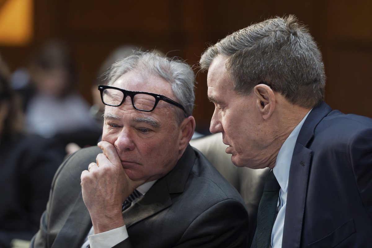 connectmnetwork's tweet image. Unions urge U.S. senators to vote for legislation to end Trump's tariffs on Canadian goods. The proposed resolution aims to end the national emergency behind the 25% tariffs, citing economic pain for workers and businesses on both sides of the border. #TariffRelief #USCanadaTrade