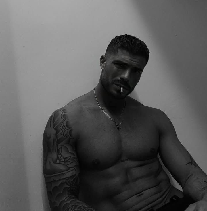 • Bttm boy🤤

[ follame tan duro como tu putito y amame como tu quieras ]

   #freerol #sexrol #fakeland #gayrol