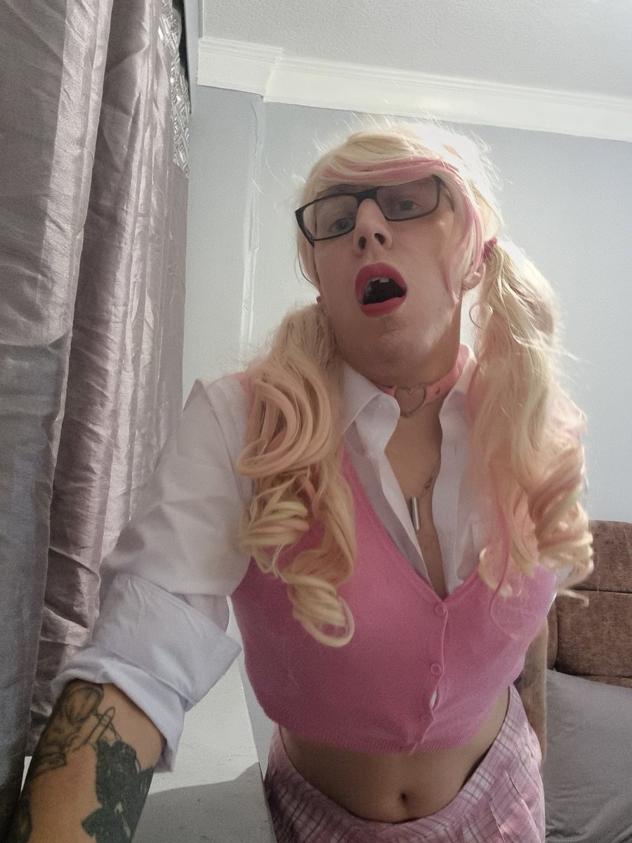 I'm about 2 clicks away from booking myself into a hotel for the sole purpose of satisfying some big hard cocks dressed as a sissy whore.