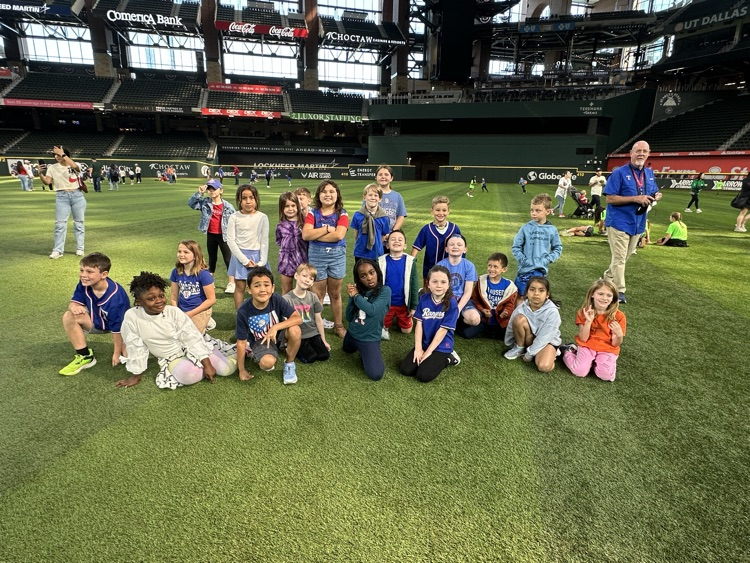 GriffisElem's tweet photo. Mrs. Ash's class had a blast at the ballpark! https://t.co/cRkjH2MF6P