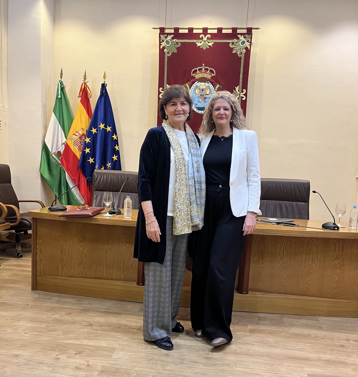 Una tarde en el Colegio de Abogados de Sevilla aprendiendo con la gran jurista M. Dolores AZAUSTRE en el Curso de Derecho de Familia!! Gracias