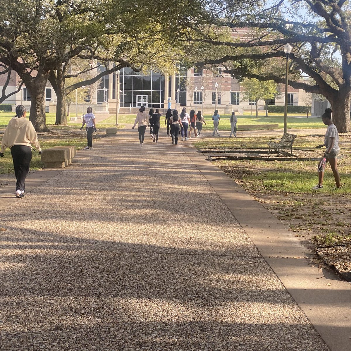 HALOPVAMU's tweet image. On March 22nd, HALO hosted a Campus Clean-Up to help keep our campus beautiful! 🌎💚Your hard work helped keep our campus beautiful, and we appreciate each and every one of you. ♻️✨ 

#pvamu28 #pvamu25 #pvamu26 #pvamu27 #pvamu24 #pvamu #halopvamu #beahalo🌎