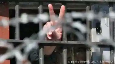v_pashtouki's tweet image. People get sentenced to years in prison for their online comments.

It's April 1st. But for thousands behind bars in Belarus, their reality is no joke.

The regime keeps extending sentences, fabricating new charges, and torturing those who dare to resist.

Freedom to all!