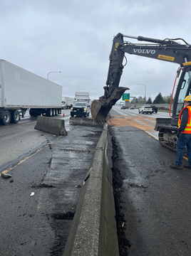 I-5のレーンは、以前の衝突からタコマのS 48th