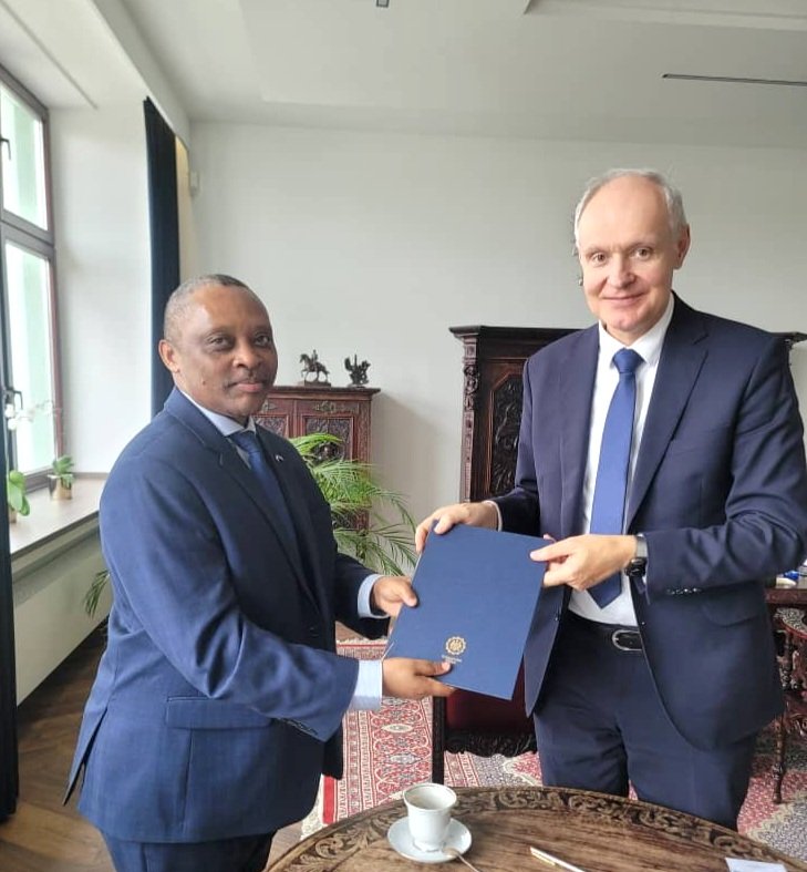 ashyaka's tweet photo. Today, We welcome a new #PhD in Earth &amp; Env.Sciences.  Congs Dr. JB #Baranyika. Through u &amp; many talents like u, #Rwanda is proudly investing in critical skills 4 a safer &amp; better future. Thank you, Rector @polsl_pl , Prof. Marek #Pawelczyk for inviting &amp; hosting me. @ESOF_eu https://t.co/o0c87ZFaZQ