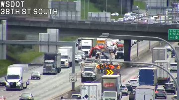 I-5のレーンは、以前の衝突からタコマのS 48th