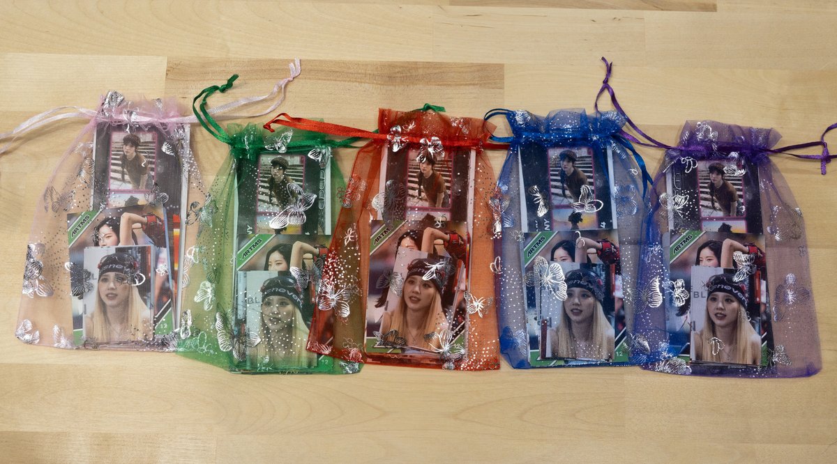 Silenciuse's tweet image. I&apos;ll be handing out these freebies I made at the ARTMS NYC concert this week!

(1/3)

#ARTMS #아르테미스 #Lunar_Theory #Lunar_Theory_NYC #ARTMSinNYC